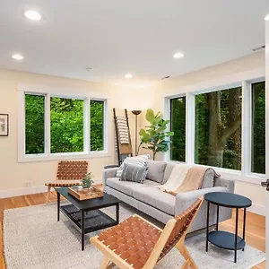  Holiday home 4br With Firepit, Outdoor Dining And Yard Surrounded By Trees