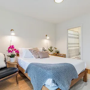  Holiday home 2br 2ba The Ballard Modish, Location With Rooftop View